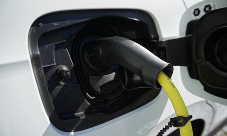 Vergleich von Steckertypen in der E-Mobilität