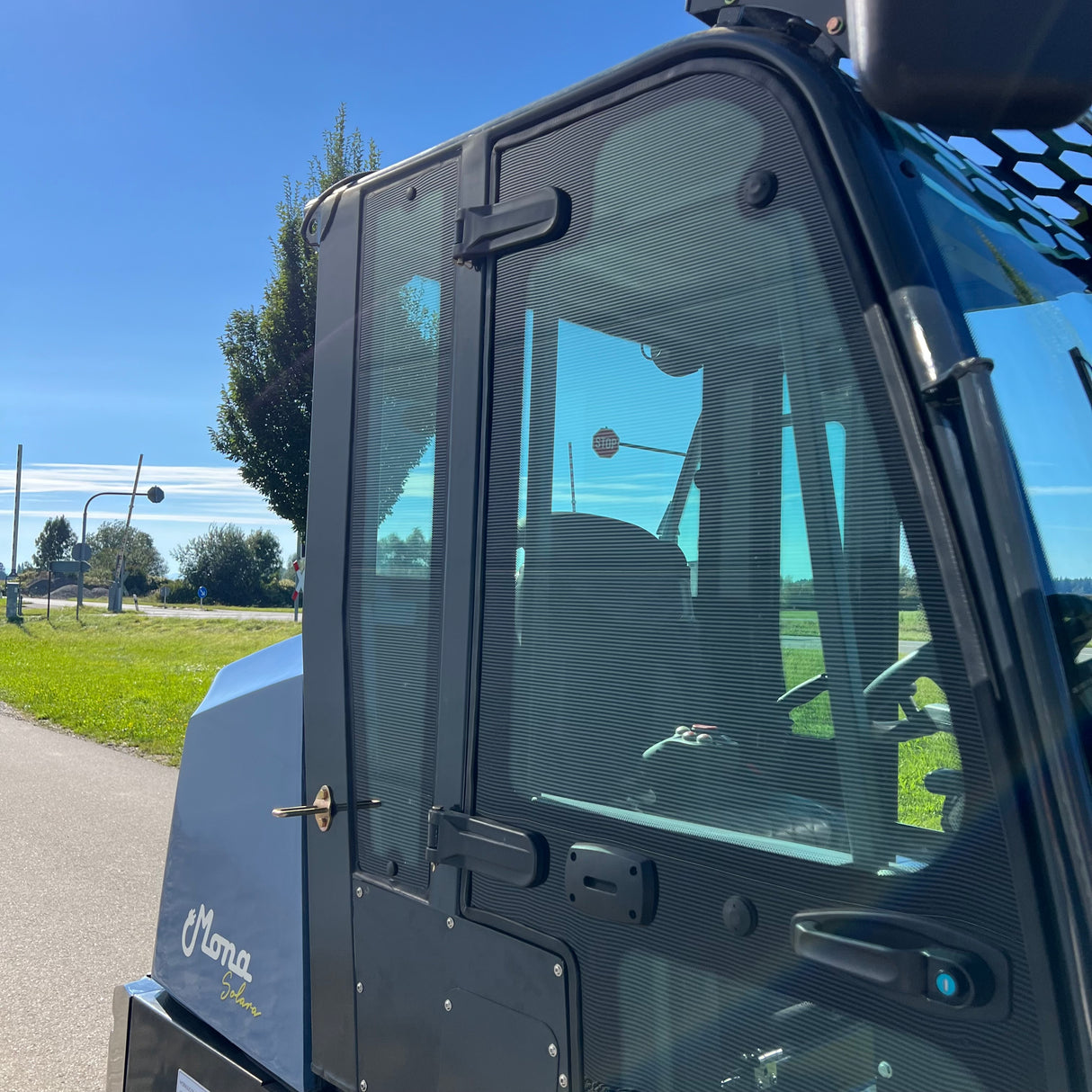 Cabine avec climatisation pour chargeurs agricoles MONA Solara et Solara+