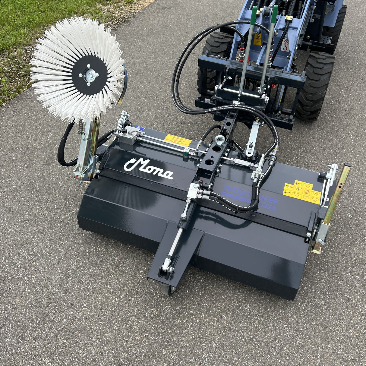 120 cm sweeper with side brush and hydraulic tipping function for MONA pickup