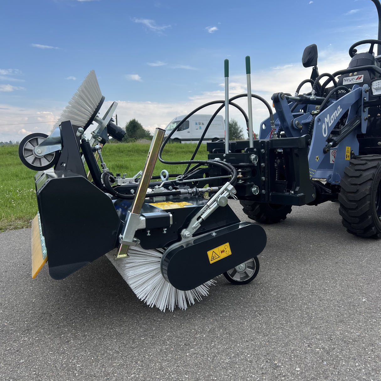 120 cm sweeper with side brush and hydraulic tipping function for MONA pickup