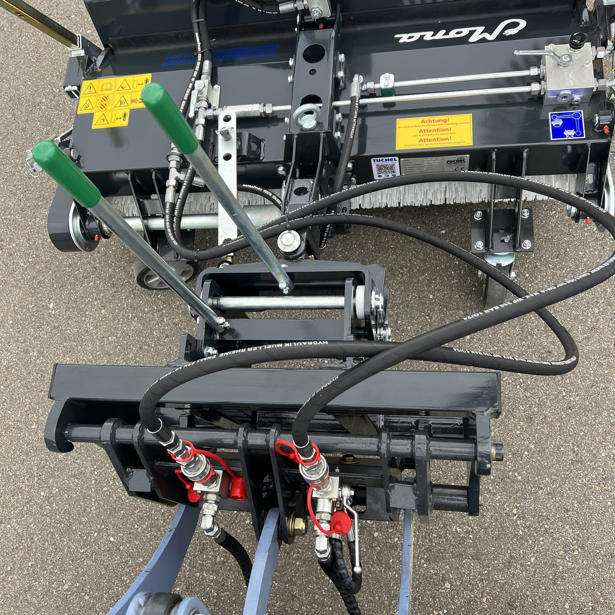 120 cm sweeper with side brush and hydraulic tipping function for MONA pickup