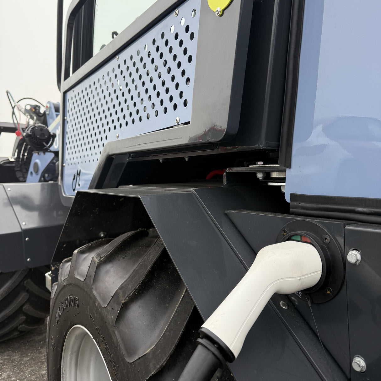 MONA Solara elektrischer Hoflader