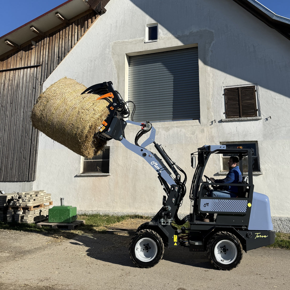 Chargeur de ferme électrique MONA Terra