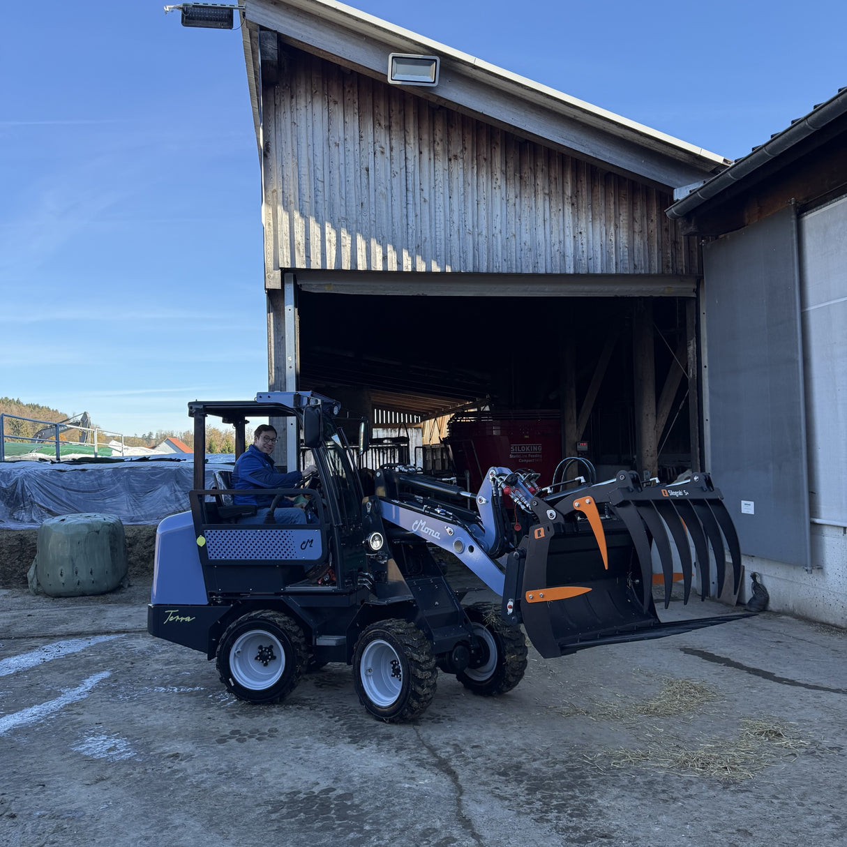 Chargeur de ferme électrique MONA Terra