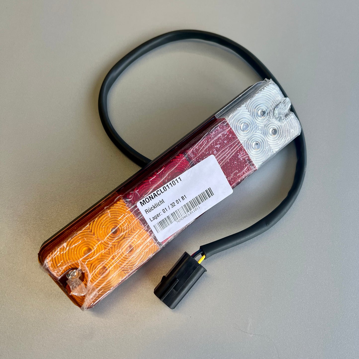 Feu arrière LED droite/gauche (1 pièce) MONACL011011