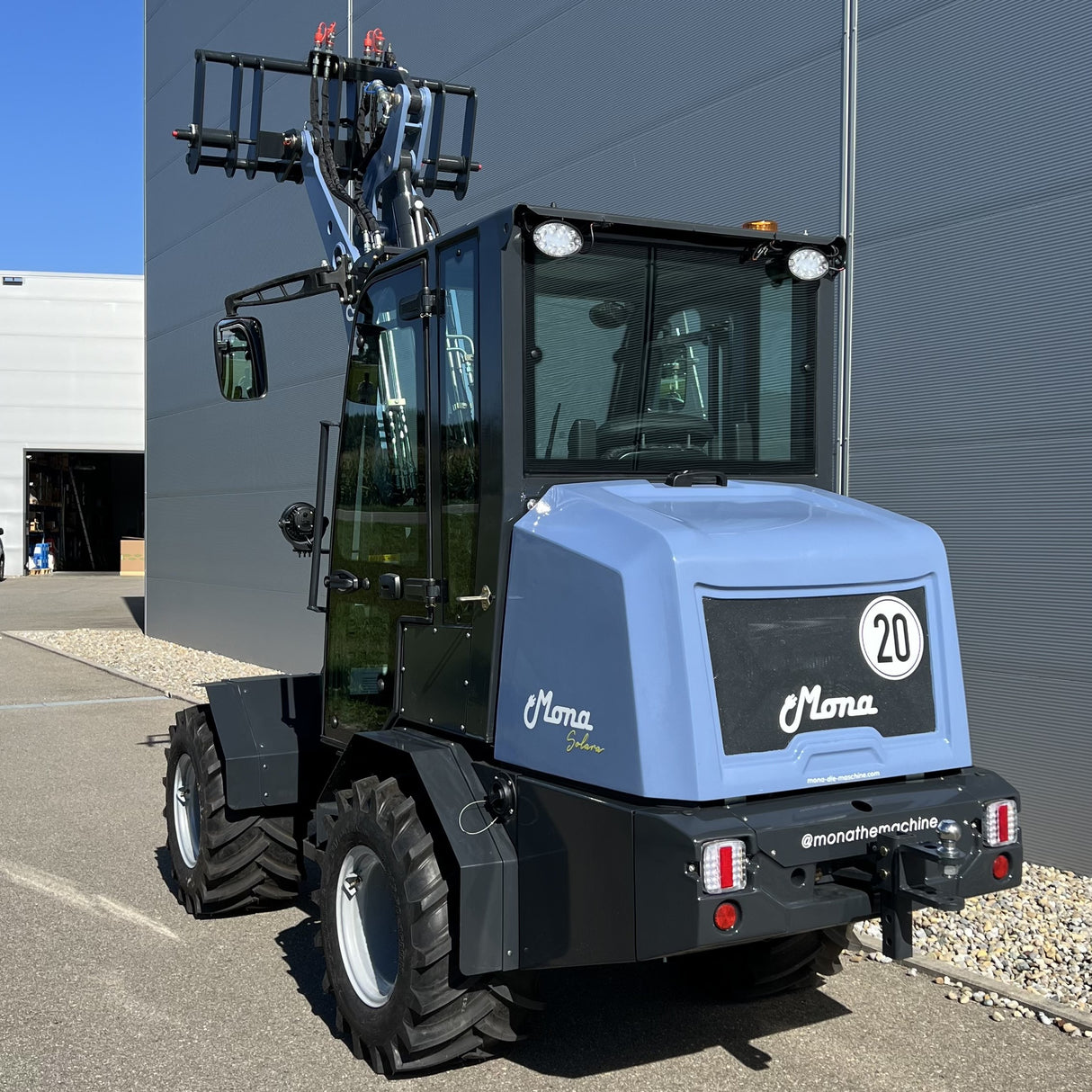 MONA Solara elektrischer Radlader