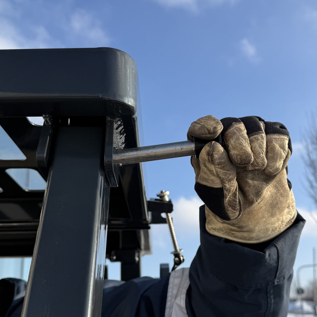 Abklappbares Fahrerschutzdach für MONA Solara