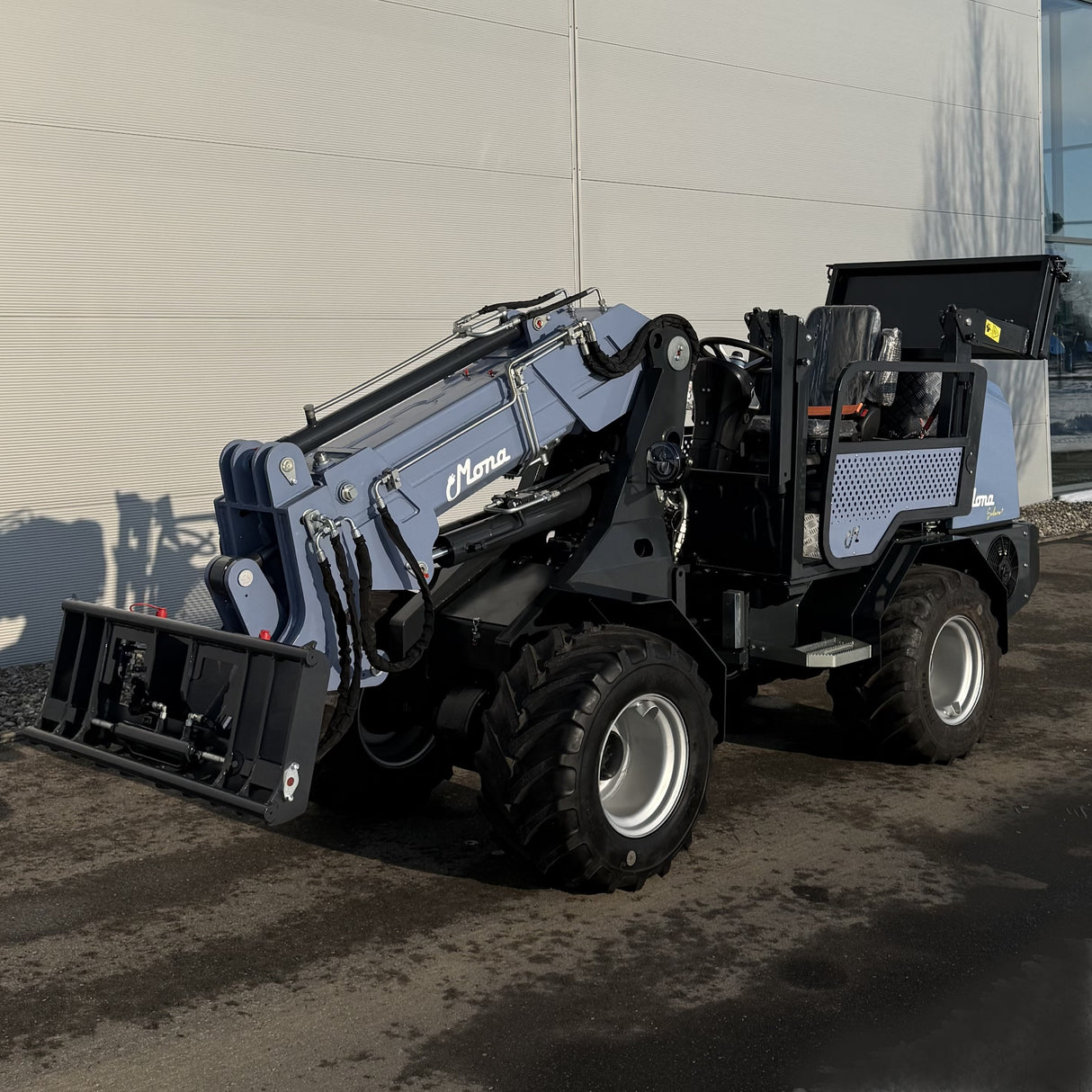 Abklappbares Fahrerschutzdach für MONA Solara