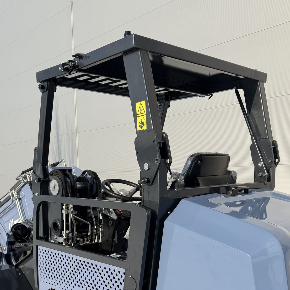 Abklappbares Fahrerschutzdach für MONA Solara