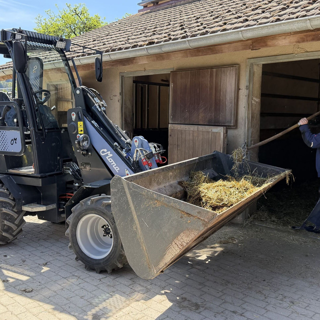 MONA Terra elektrischer Hoflader