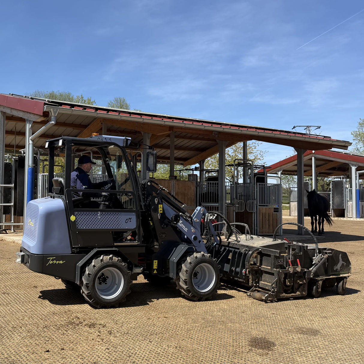MONA Terra elektrischer Hoflader