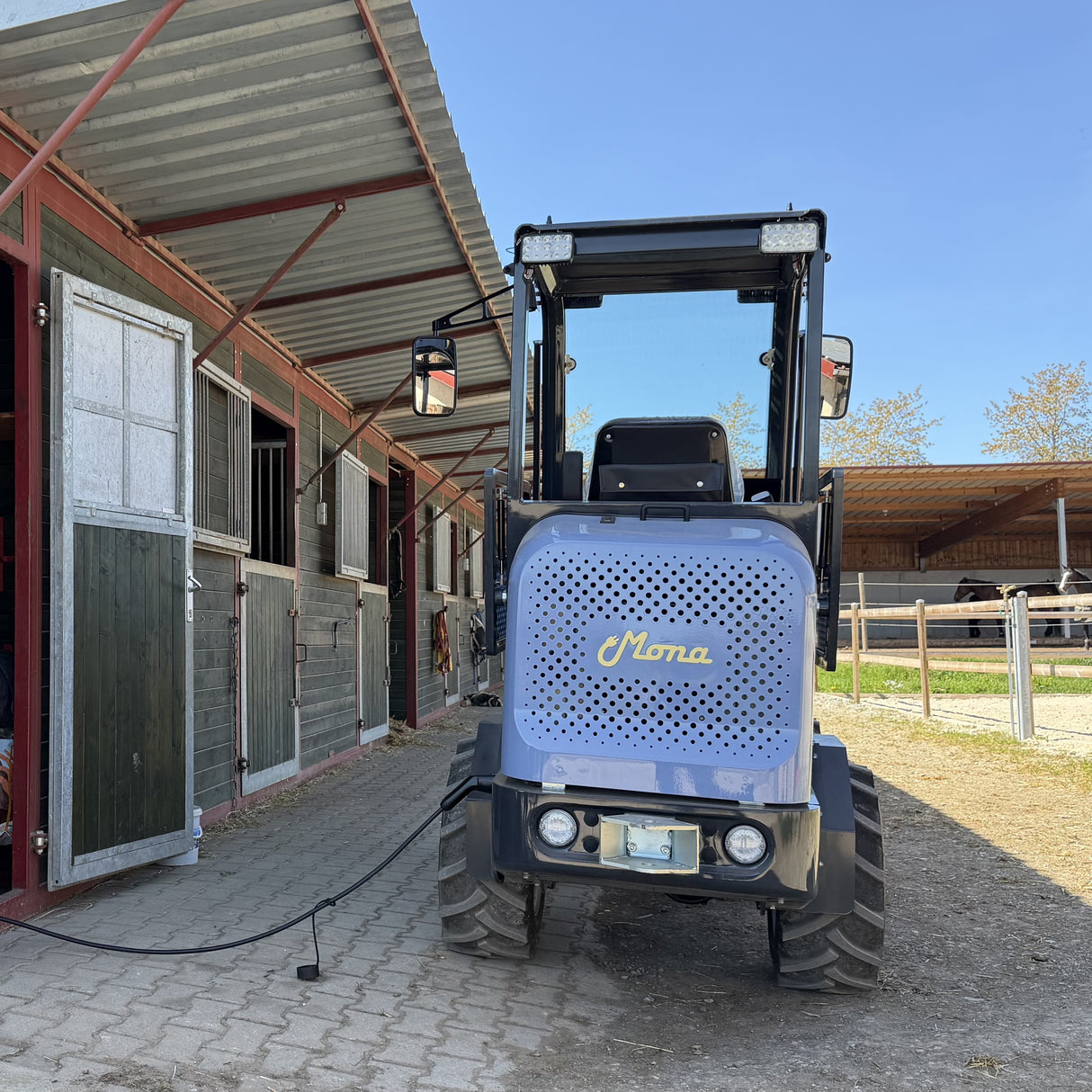 MONA Terra elektrischer Hoflader