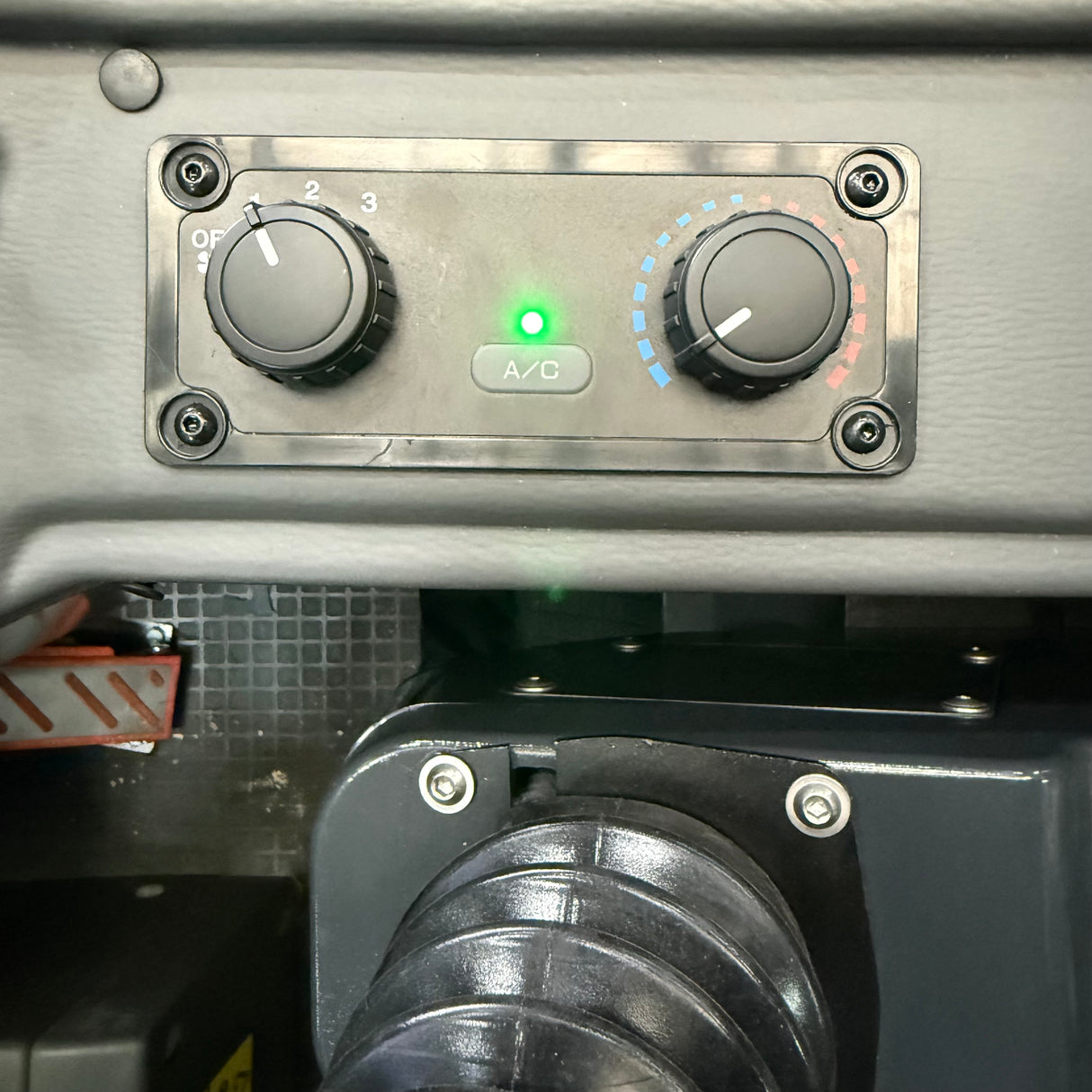 Air conditioning for MONA Solara with cabin