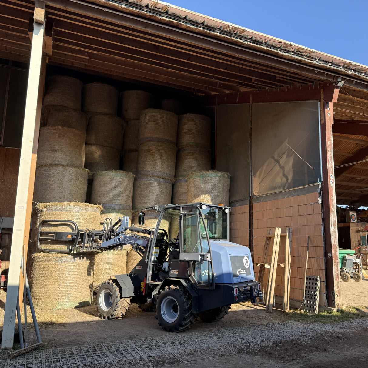 Chargeur de ferme électrique MONA Solara