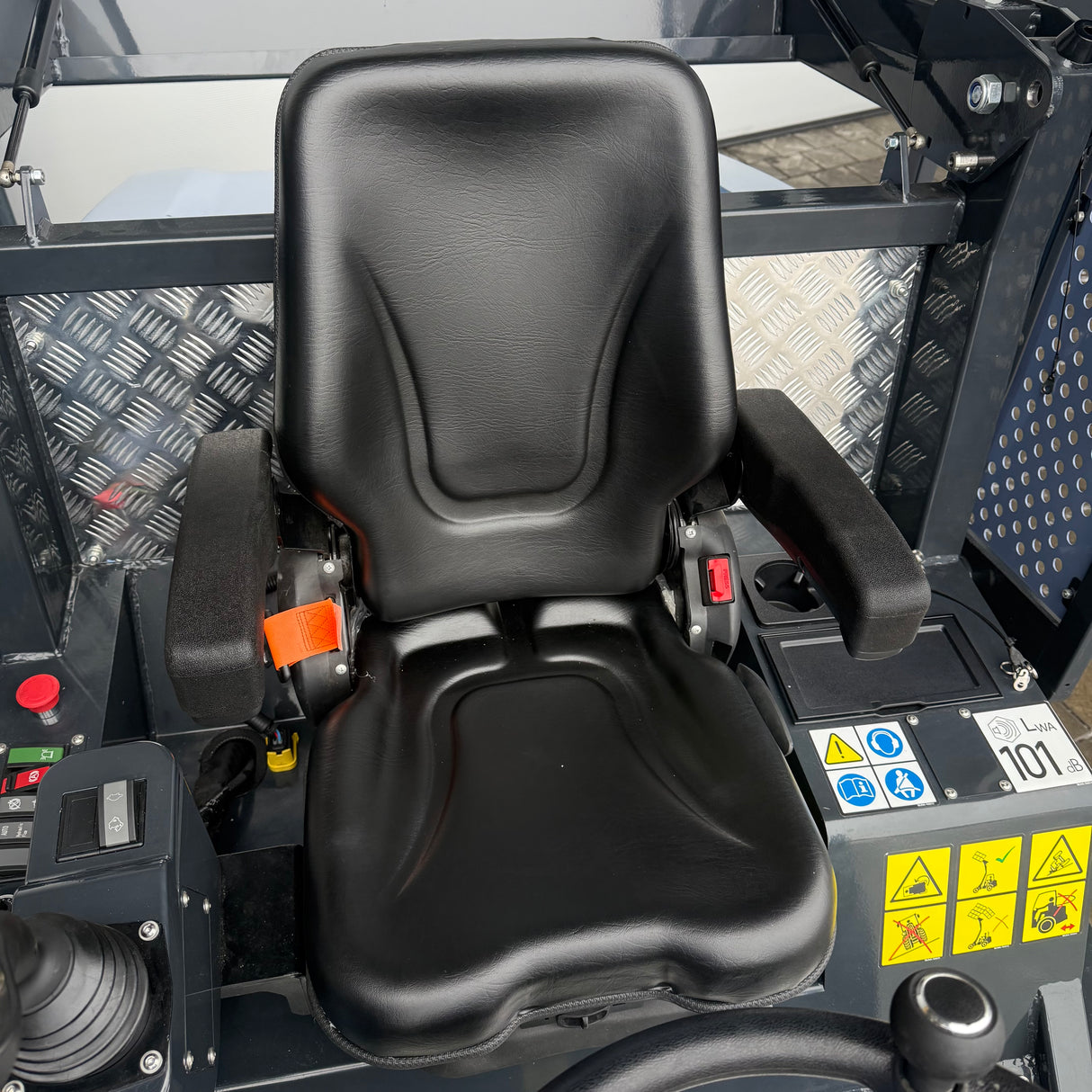 Luftgefederter Sitz mit Sitzheizung für MONA Lunar