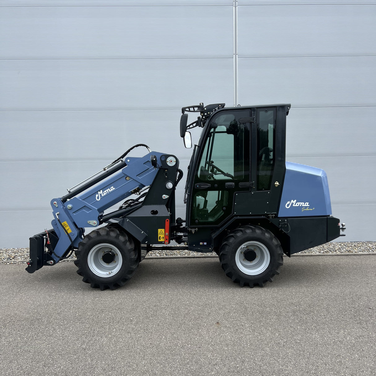 MONA Solara+ electric Telehandler