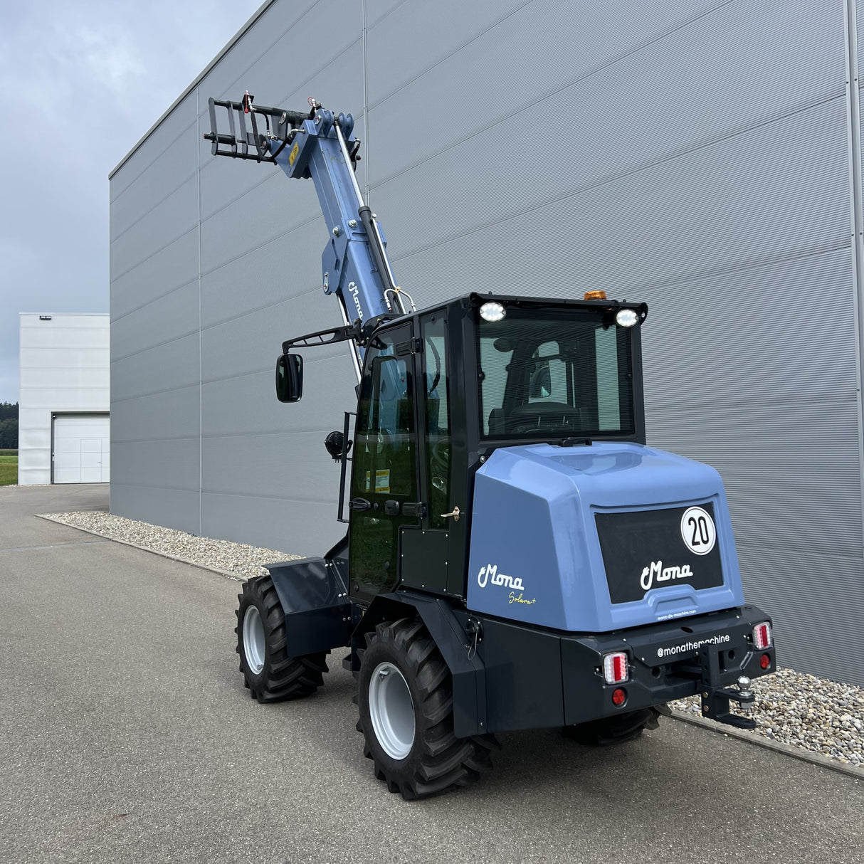 MONA Solara+ electric Telehandler