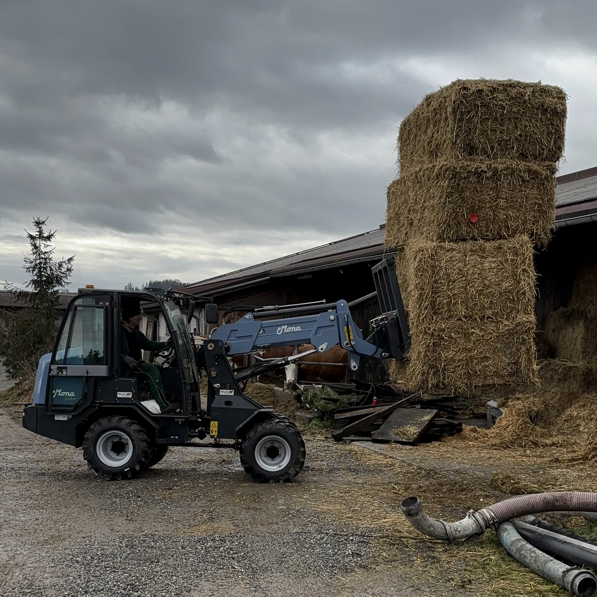 MONA Solara+ electric Telehandler