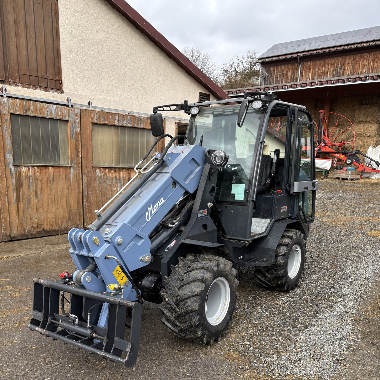 MONA Solara+ electric Telehandler