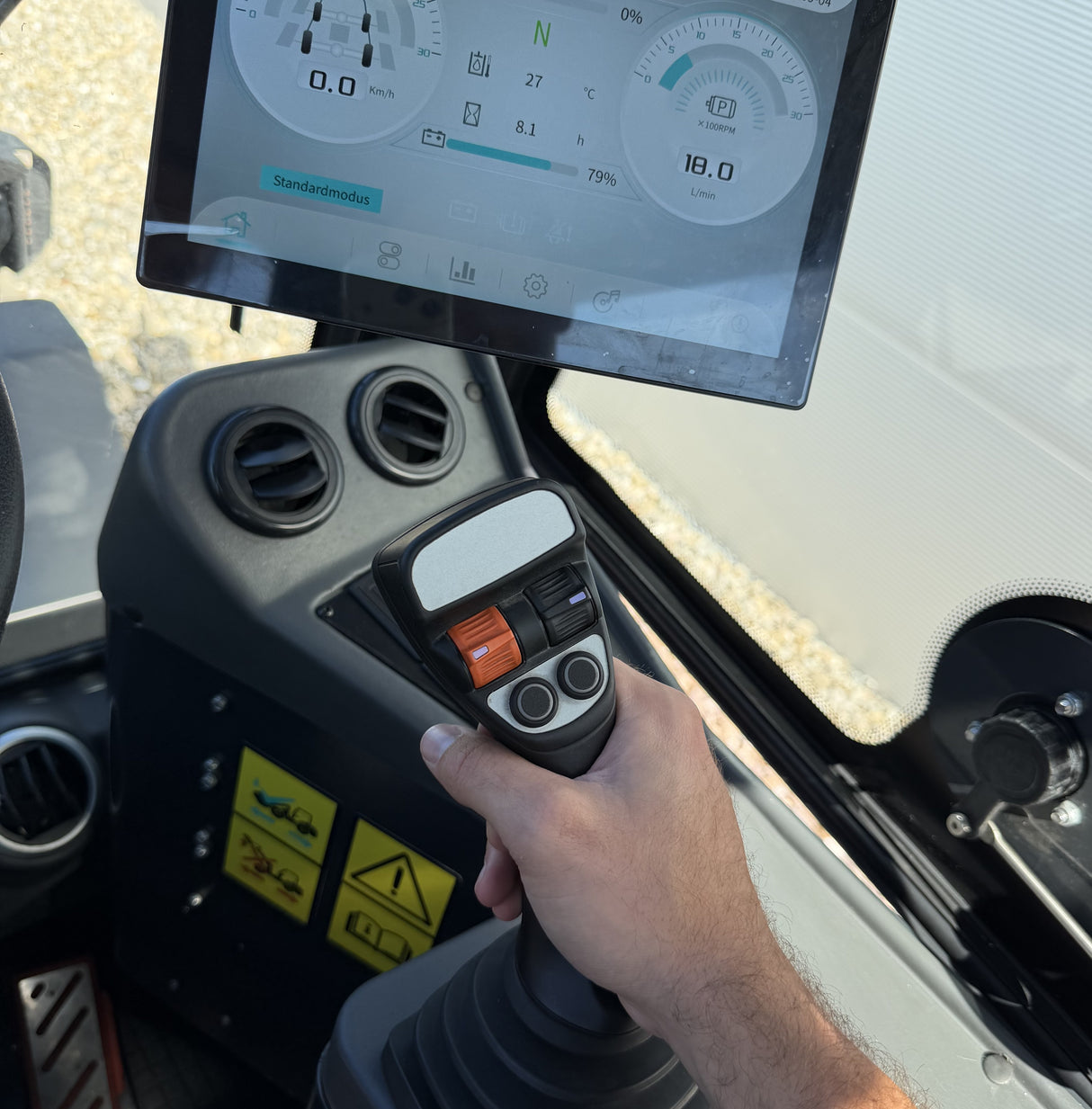 MONA Solara+ chargeur télescopique électrique - Nouveau
