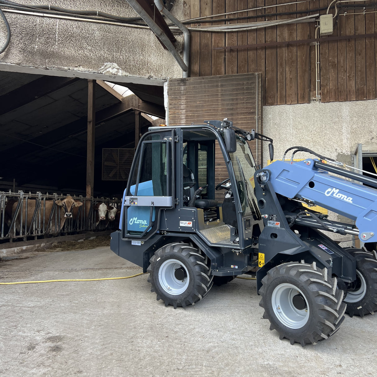 MONA Solara+ electric Telehandler