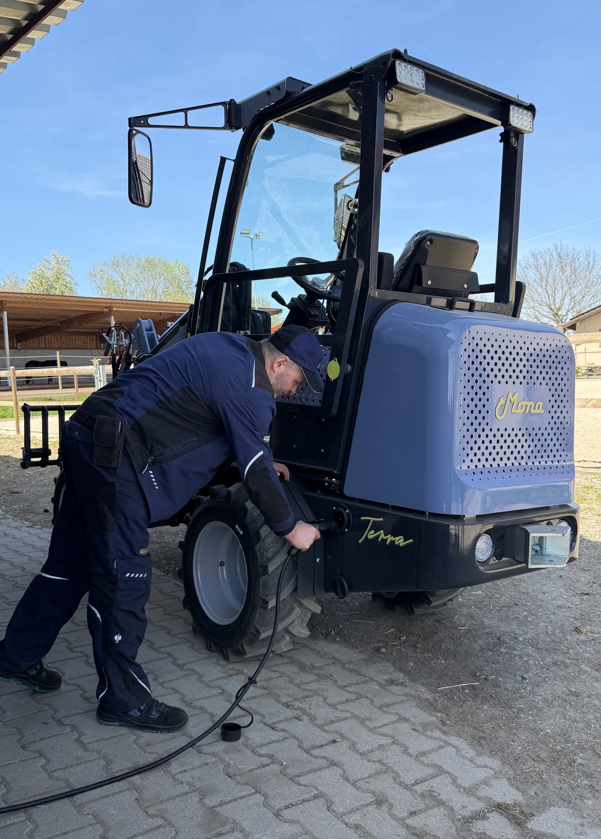 Mobile Wallbox 11kW / 16A CEE to Type 2 MONACL040110